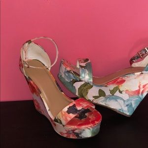 Floral wedges
